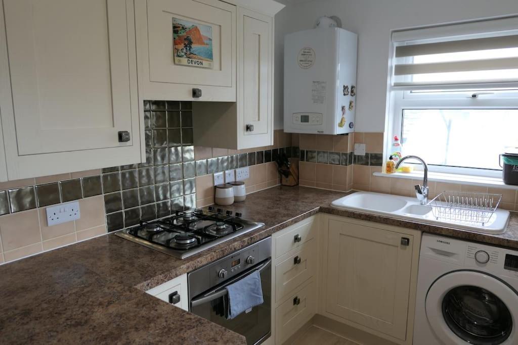 Spacious First Floor Family Flat, Sea View Torquay Buitenkant foto